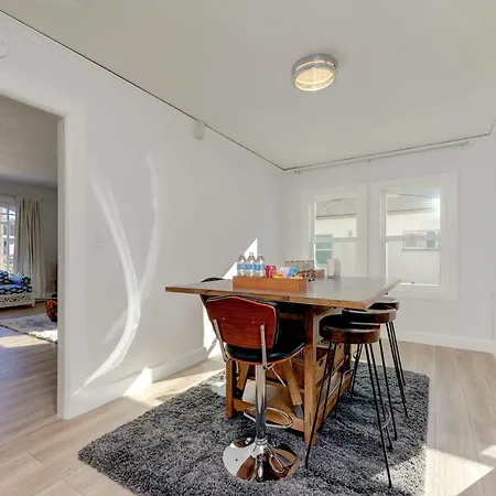Lovely White Beach House Redondo Beach Exterior photo